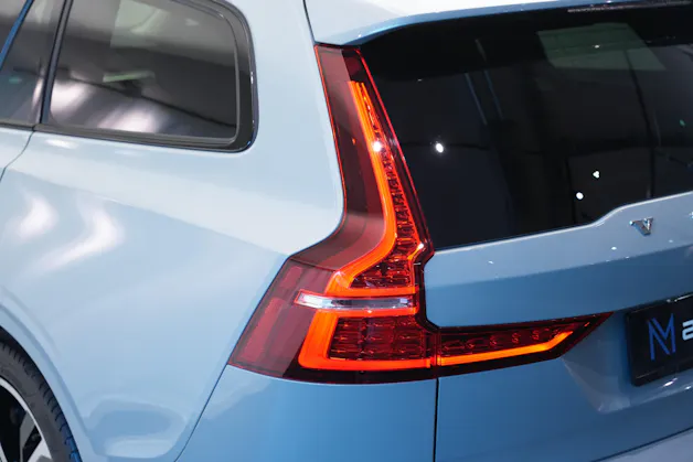 VOLVO V60 T8 eAWD Plug in Hybrid Ultra Dark Geartronic