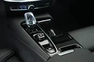 VOLVO V60 T8 eAWD Plug in Hybrid Ultra Dark Geartronic