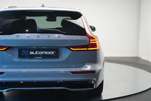 VOLVO V60 T8 eAWD Plug in Hybrid Ultra Dark Geartronic