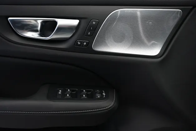 VOLVO V60 T8 eAWD Plug in Hybrid Ultra Dark Geartronic