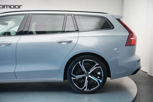 VOLVO V60 T8 eAWD Plug in Hybrid Ultra Dark Geartronic