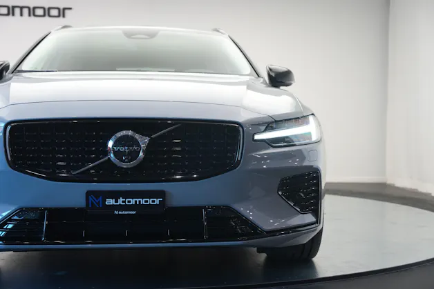 VOLVO V60 T8 eAWD Plug in Hybrid Ultra Dark Geartronic