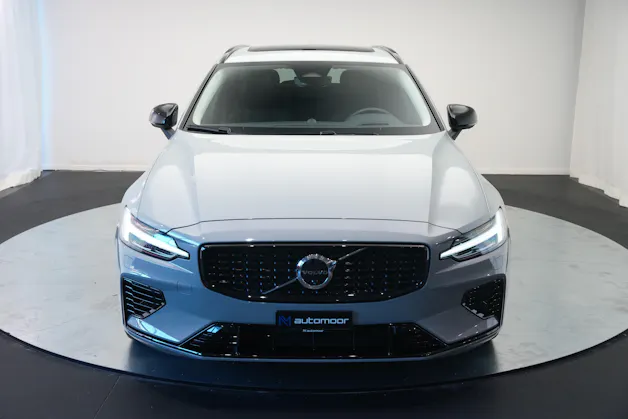 VOLVO V60 T8 eAWD Plug in Hybrid Ultra Dark Geartronic