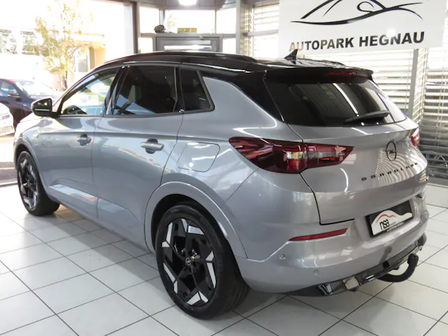 OPEL Grandland 1.6 Hybrid 4x4 GSe Automat (AHK 1'250 kg)