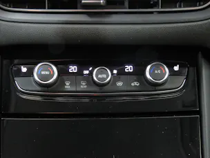 OPEL Grandland 1.6 Hybrid 4x4 GSe Automat (AHK 1'250 kg)