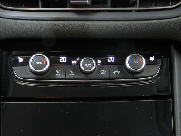 OPEL Grandland 1.6 Hybrid 4x4 GSe Automat (AHK 1'250 kg)