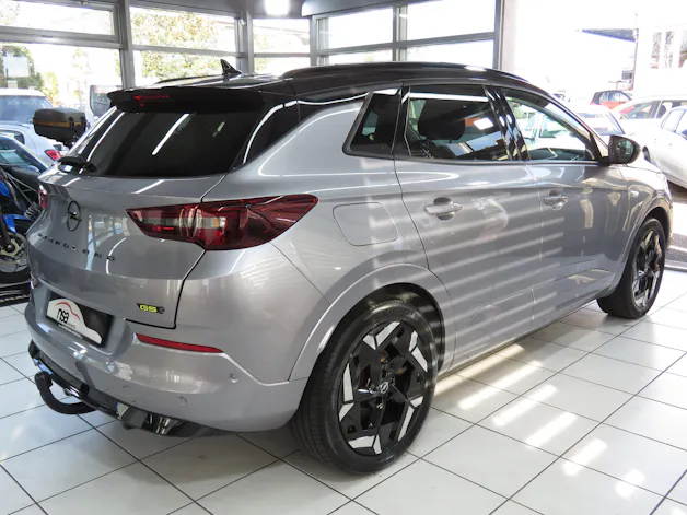 OPEL Grandland 1.6 Hybrid 4x4 GSe Automat (AHK 1'250 kg)
