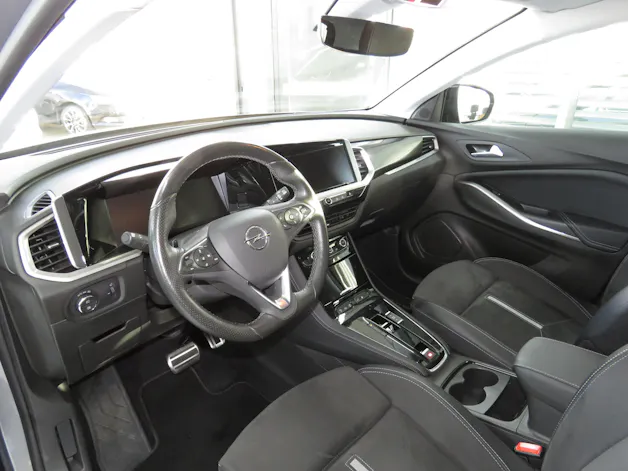 OPEL Grandland 1.6 Hybrid 4x4 GSe Automat (AHK 1'250 kg)