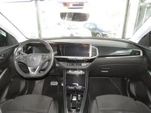OPEL Grandland 1.6 Hybrid 4x4 GSe Automat (AHK 1'250 kg)