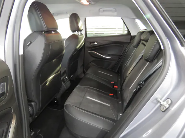 OPEL Grandland 1.6 Hybrid 4x4 GSe Automat (AHK 1'250 kg)