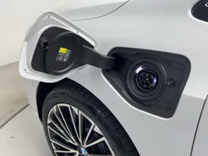BMW 2er Reihe U06 Active Tourer 230e xDrive paddles