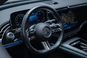 MERCEDES-BENZ E 220 d AMG Line Limousine / Hyperscreen / Panorama-Schiebedach / Burmester