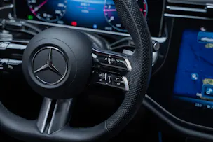 MERCEDES-BENZ E 220 d AMG Line Limousine / Hyperscreen / Panorama-Schiebedach / Burmester