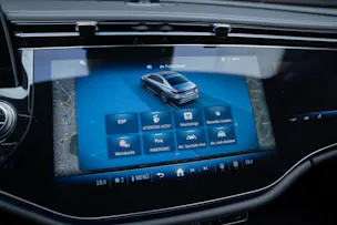 MERCEDES-BENZ E 220 d AMG Line Limousine / Hyperscreen / Panorama-Schiebedach / Burmester