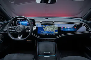 MERCEDES-BENZ E 220 d AMG Line Limousine / Hyperscreen / Panorama-Schiebedach / Burmester