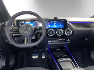 MERCEDES-BENZ GLA 200 Night Star 7G-DCT