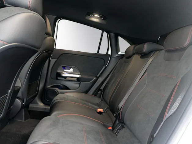 MERCEDES-BENZ GLA 200 Night Star 7G-DCT