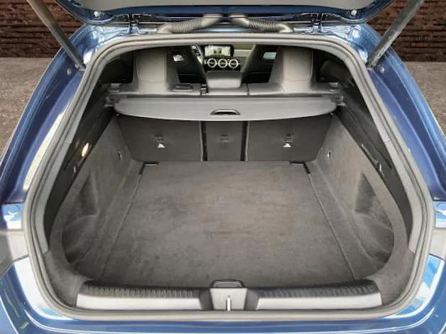 MERCEDES-BENZ CLA SB 250 AMG Line 4M 7G