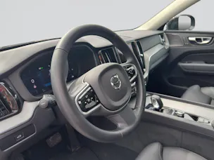 VOLVO XC60 B5 Benzin Mild Hybrid AWD Plus Dark Geartronic