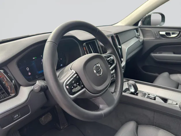 VOLVO XC60 B5 Benzin Mild Hybrid AWD Plus Dark Geartronic