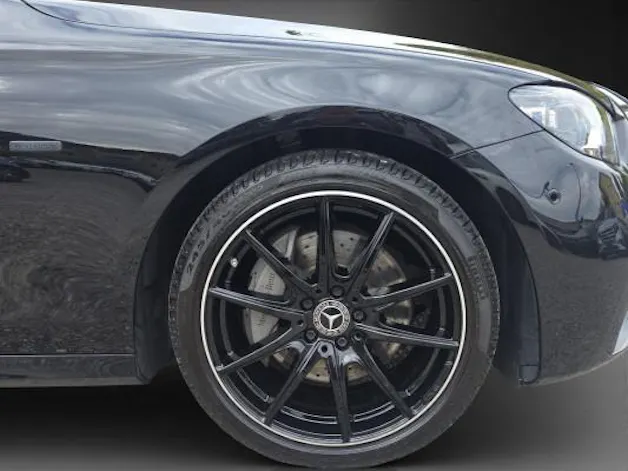 MERCEDES-BENZ E 220 d 4Matic