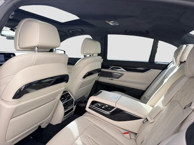 BMW 750i xDrive M Sport Steptronic