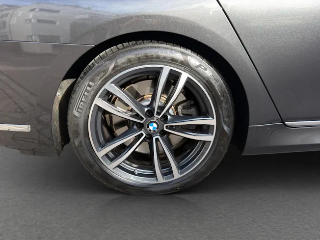 BMW 750i xDrive M Sport Steptronic