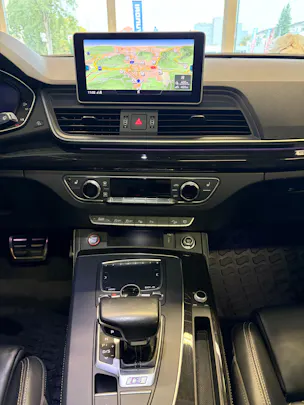 AUDI SQ5 3.0 TFSI quattro | CH | Panorama | Assis. Stadt+Park+Tour | Matrix LED | B&O | Luftfederung | S-Sportsitz Rautensteppung |