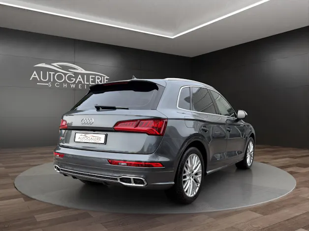 AUDI SQ5 3.0 TFSI quattro | CH | Panorama | Assis. Stadt+Park+Tour | Matrix LED | B&O | Luftfederung | S-Sportsitz Rautensteppung |