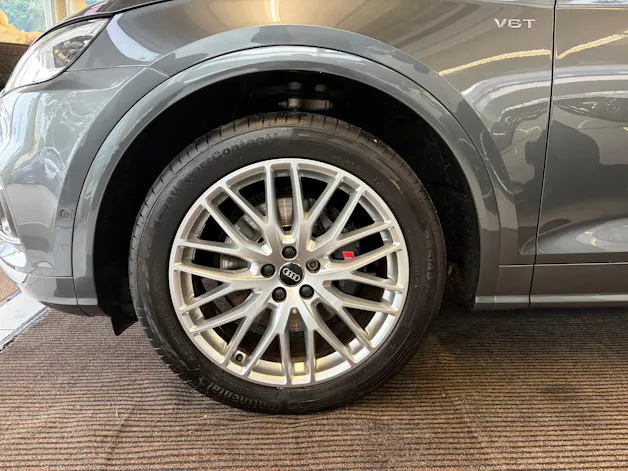 AUDI SQ5 3.0 TFSI quattro | CH | Panorama | Assis. Stadt+Park+Tour | Matrix LED | B&O | Luftfederung | S-Sportsitz Rautensteppung |