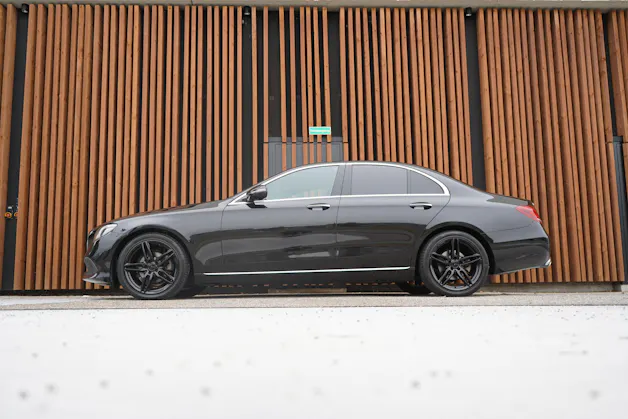 MERCEDES-BENZ E 200 AVANTGARDE 9G-TRONIC l 184 PS