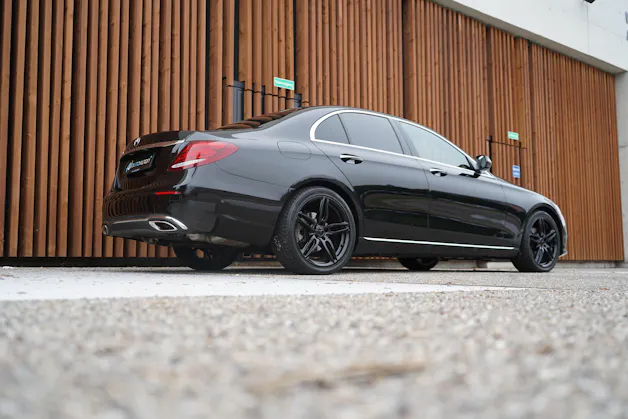MERCEDES-BENZ E 200 AVANTGARDE 9G-TRONIC l 184 PS