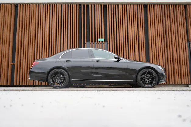 MERCEDES-BENZ E 200 AVANTGARDE 9G-TRONIC l 184 PS