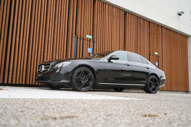 MERCEDES-BENZ E 200 AVANTGARDE 9G-TRONIC l 184 PS