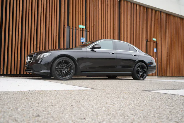 MERCEDES-BENZ E 200 AVANTGARDE 9G-TRONIC l 184 PS