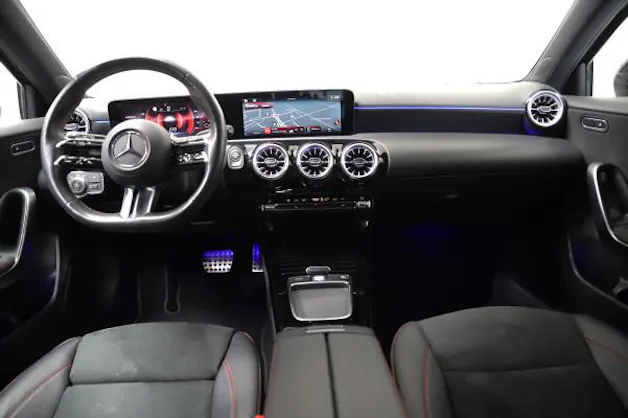 MERCEDES-BENZ A 200 7G-DCT