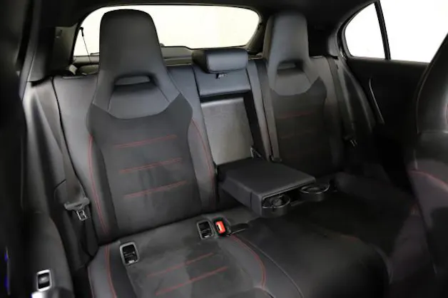 MERCEDES-BENZ A 200 7G-DCT