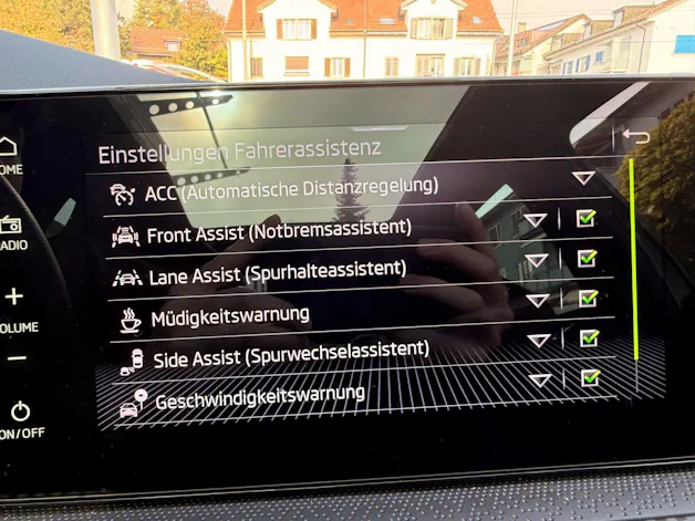 SKODA Kamiq 1.5 TSI MONTE CARLO *** ANHÄNGERKUPPLUNG & PANORAMDACH ***