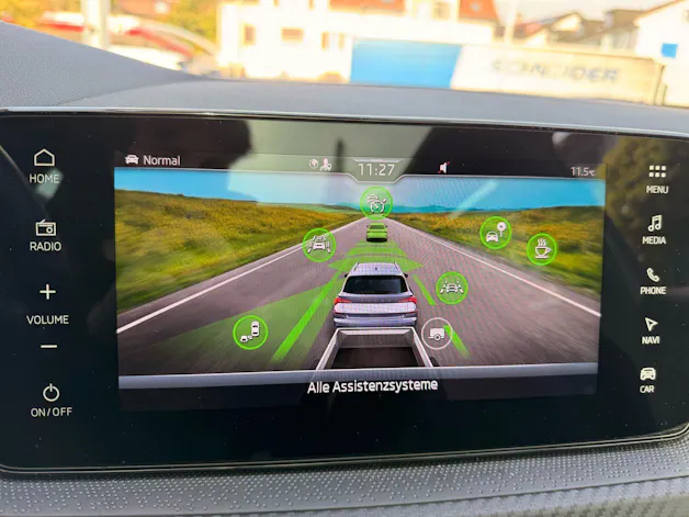 SKODA Kamiq 1.5 TSI MONTE CARLO *** ANHÄNGERKUPPLUNG & PANORAMDACH ***