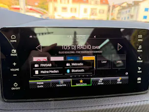 SKODA Kamiq 1.5 TSI MONTE CARLO *** ANHÄNGERKUPPLUNG & PANORAMDACH ***