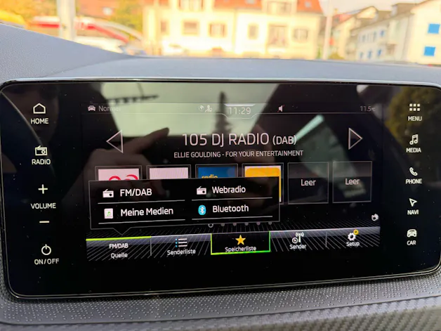 SKODA Kamiq 1.5 TSI MONTE CARLO *** ANHÄNGERKUPPLUNG & PANORAMDACH ***