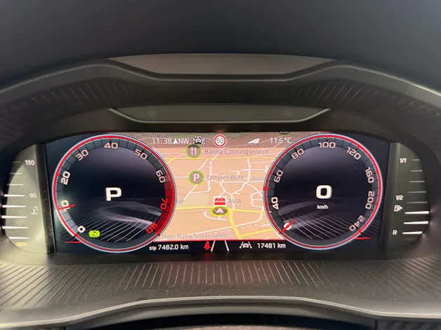 SKODA Kamiq 1.5 TSI MONTE CARLO *** ANHÄNGERKUPPLUNG & PANORAMDACH ***