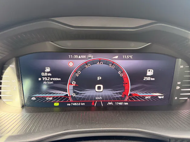 SKODA Kamiq 1.5 TSI MONTE CARLO *** ANHÄNGERKUPPLUNG & PANORAMDACH ***