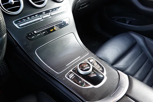 MERCEDES-BENZ GLC 250 AMG Line 4Matic "* CH Auto * Toit Ouvrant * Sièges Electriques+Chauffant * GPS * Lumière Ambiance * Volant chauffant *"