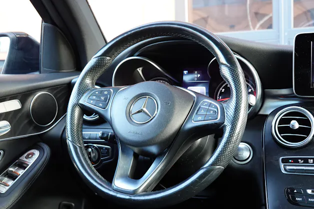 MERCEDES-BENZ GLC 250 AMG Line 4Matic "* CH Auto * Toit Ouvrant * Sièges Electriques+Chauffant * GPS * Lumière Ambiance * Volant chauffant *"