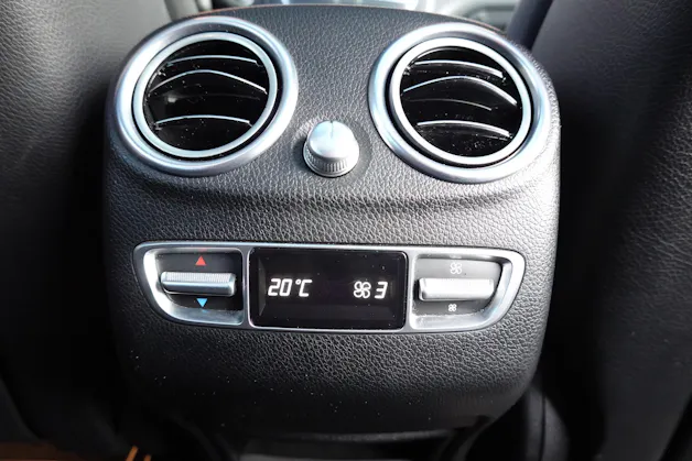 MERCEDES-BENZ GLC 250 AMG Line 4Matic "* CH Auto * Toit Ouvrant * Sièges Electriques+Chauffant * GPS * Lumière Ambiance * Volant chauffant *"