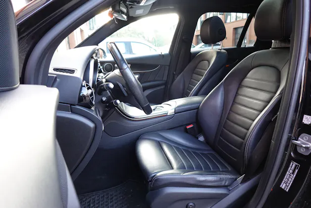 MERCEDES-BENZ GLC 250 AMG Line 4Matic "* CH Auto * Toit Ouvrant * Sièges Electriques+Chauffant * GPS * Lumière Ambiance * Volant chauffant *"