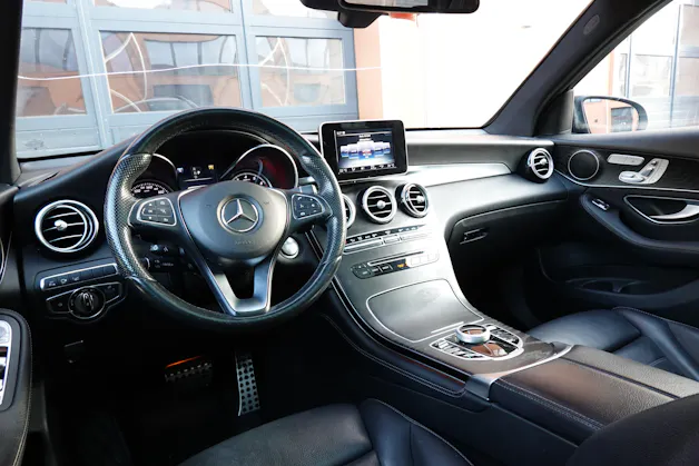 MERCEDES-BENZ GLC 250 AMG Line 4Matic "* CH Auto * Toit Ouvrant * Sièges Electriques+Chauffant * GPS * Lumière Ambiance * Volant chauffant *"
