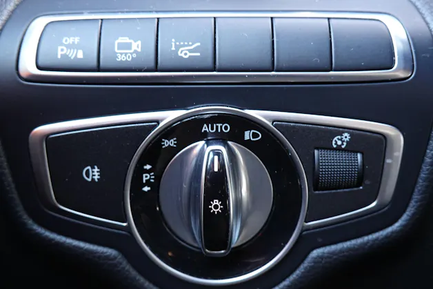 MERCEDES-BENZ GLC 250 AMG Line 4Matic "* CH Auto * Toit Ouvrant * Sièges Electriques+Chauffant * GPS * Lumière Ambiance * Volant chauffant *"