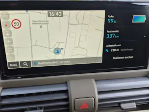 HYUNDAI Inster 49 kWh Electric Vertex Sunroof